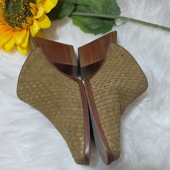 Matisse Tan Genuine Suede Mules with Textured Design - Picture 4 of 9